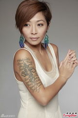 组图：林晓培暌违六年重返歌坛 写真秀纹身