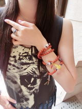 组图：孟瑶个性连拍秀可爱 超酷墨镜显潮范儿