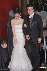 组图：AngelaBaby洁白长裙现身尽显青春魅力