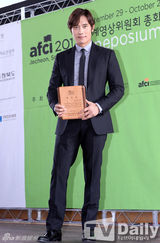 组图：李秉宪亮相影像委员会宣传大使委任式