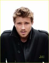 高清组图：《创：战纪》男主角加内特新杂志写真