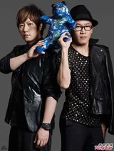 组图：黄晓明周迅阿信曝趣味写真 为大熊猫筹款