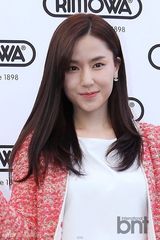 组图：张赫郑糠云等帅气出席新店开业活动