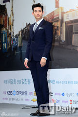 组图：金喜善新剧发布 荧屏牵手2PM玉泽演