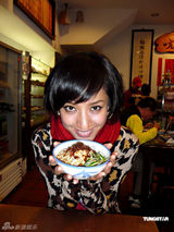 幻灯图集：蒋怡开心畅游新竹 享用帝王式美食