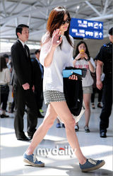 组图：韩国女演员全智贤为拍新片飞往德国柏林