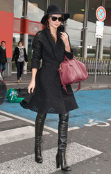 高清组图：辣妈超模米兰达-可儿街拍黑衣靓丽