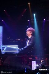 幻灯图：罗志祥香港演唱会落幕 跳《舞娘》掀高潮