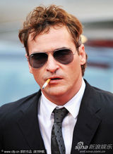 组图：《大师》首映杰昆洒脱不羁 两女星华服争艳