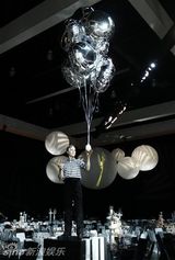 组图：艾美奖红毯铺开一切就绪 精美晚宴餐点曝光