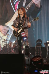 组图：日本摇滚乐团GLAY开唱 为观众奉献经典