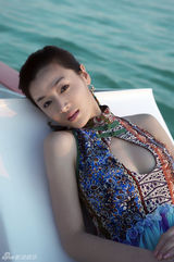 高清图：何彦霓“小女生”蜕变“性感女郎”