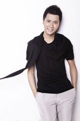 组图：李颖佳初春写真 打造时尚邻家男孩