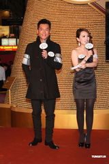 组图：古天乐曝儿时圣诞糗事 送花给女生被当众扔掉