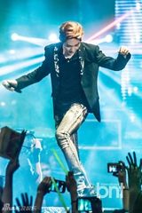 组图：SHINee与EXO-K等K-POP演唱会秀炫舞