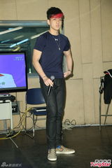 组图：宝弟变青蛙王子 将与高凌风隔世对唱