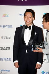 组图：众星亮相韩国百想艺术大赏