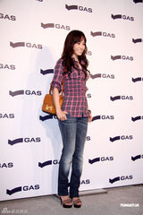 组图：侯佩岑休闲装亮相派对 香月明美低胸性感