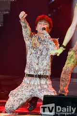 组图：朴宰范INFINITE等热唱PEPSI演唱会