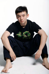 组图：《青春派》主演董子健写真
