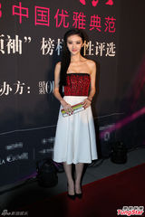 姚晨露背装秀性感 范冰冰否认收婚戒称自备(图)