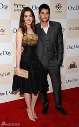 高清组图：《那一天》纽约首映 安妮-海瑟薇秀性感