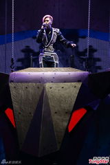 组图：罗志祥香港开唱 谭咏麟相挺当和事佬