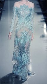 组图：冰雪女王皇袍出实体版 衣带飘飘美轮美奂