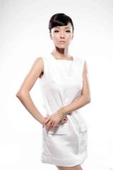 组图：黄曼OL气质大片曝光 眼神犀利变身冰艳美人