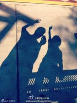 组图：微镜头下的小小志 呆萌可爱完胜童颜老爸