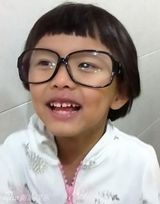 组图：张延8岁女儿近照曝光 清秀可爱