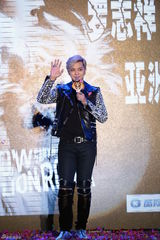 组图：罗志祥不排斥恋歌迷 与舒淇相看紧张