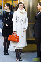 高清组图：莉顿-梅斯特街拍 白色大衣搭配靓包