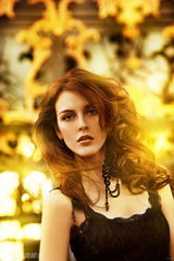 组图：超模Viktoriya写真半裸上阵 电眼迷人