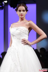 组图：霍启山绯闻女友性感走秀 拒谈郭晶晶怀孕