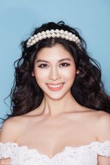 组图：演员银雪唯美造型登时尚杂志