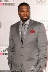 组图：全美音乐奖红毯女星争艳 比伯亲老妈鸟叔搞怪