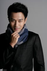 组图：刘恺威拍摄质感绅士写真 大秀魅惑电眼