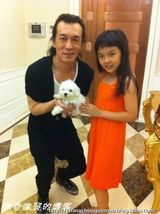 组图：李咏9岁女儿曝光 与爸爸共度快乐周末