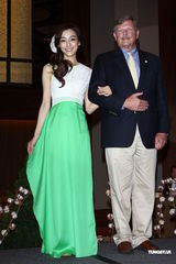 组图：范玮琪新歌送老公 向孙燕姿讨教生子秘方