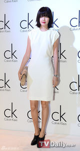 组图：少时Yuri李瑶媛等韩星出席品牌开业典礼