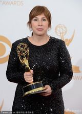 组图：艾比-摩根《演播时刻》获迷你剧最佳编剧