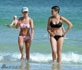 组图：布兰妮甜妞旧照曝光 身材消瘦笑容甜美