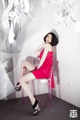 组图：戚薇百变性感风 短发添成熟气质美腿诱人