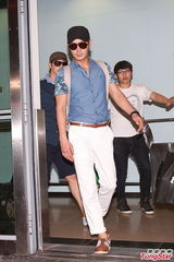 组图：韩国男团神话到港 为8日巡演作准备