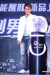 组图：古天乐上海代言捞金 称比锋芝当事人还紧张