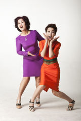 组图：马苏携母登时尚杂志 温馨上演母女大片