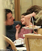 组图：阿汤哥牵妻抱女其乐融融 苏瑞甩发迷倒老汤