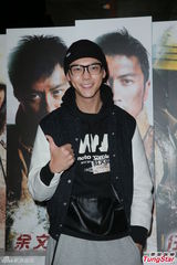 组图：谢霆锋否认豪宅赠前妻 新年与两子聚天伦