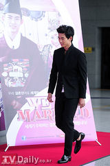 组图：《我结》世界版发布 泽演洪基携妻亮相